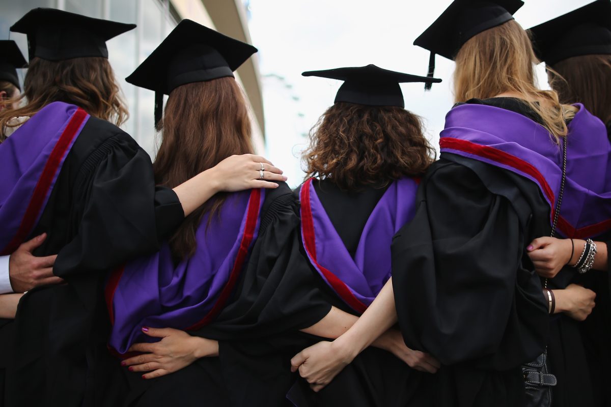 Un diplômé sur dix fuira le pire marché du travail du Royaume-Uni depuis 30 ans